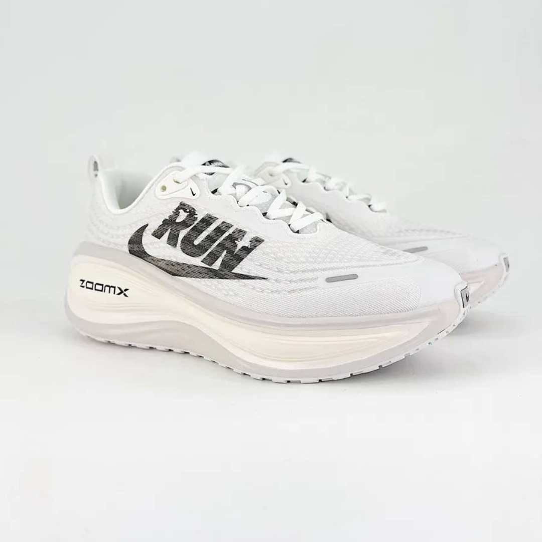 Nike Vomero Plus Run™ – White Cloud et Black Shadow