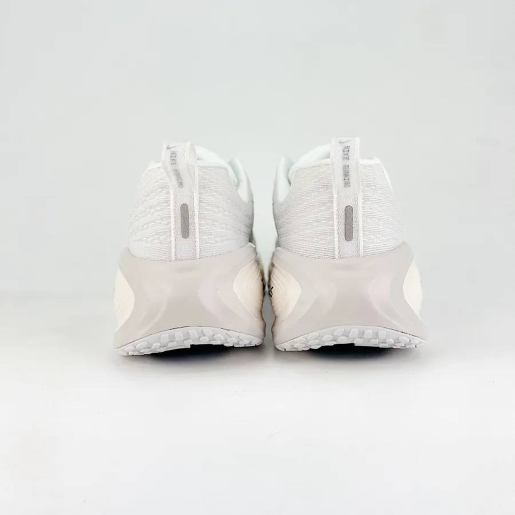 Nike Vomero Plus Run™ – White Cloud et Black Shadow