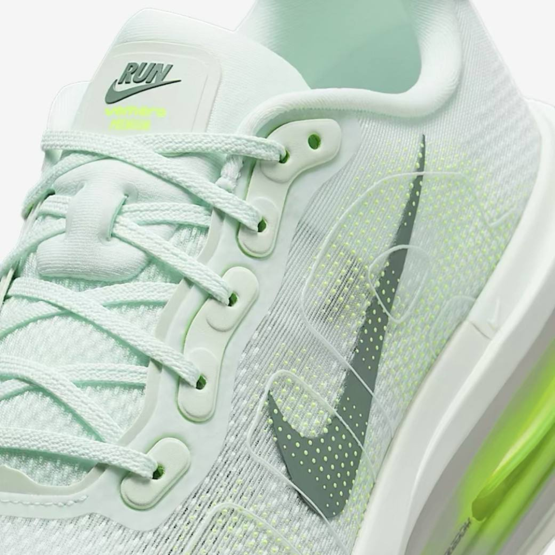 Nike Vomero Premium™ – White Glow et Green Strike