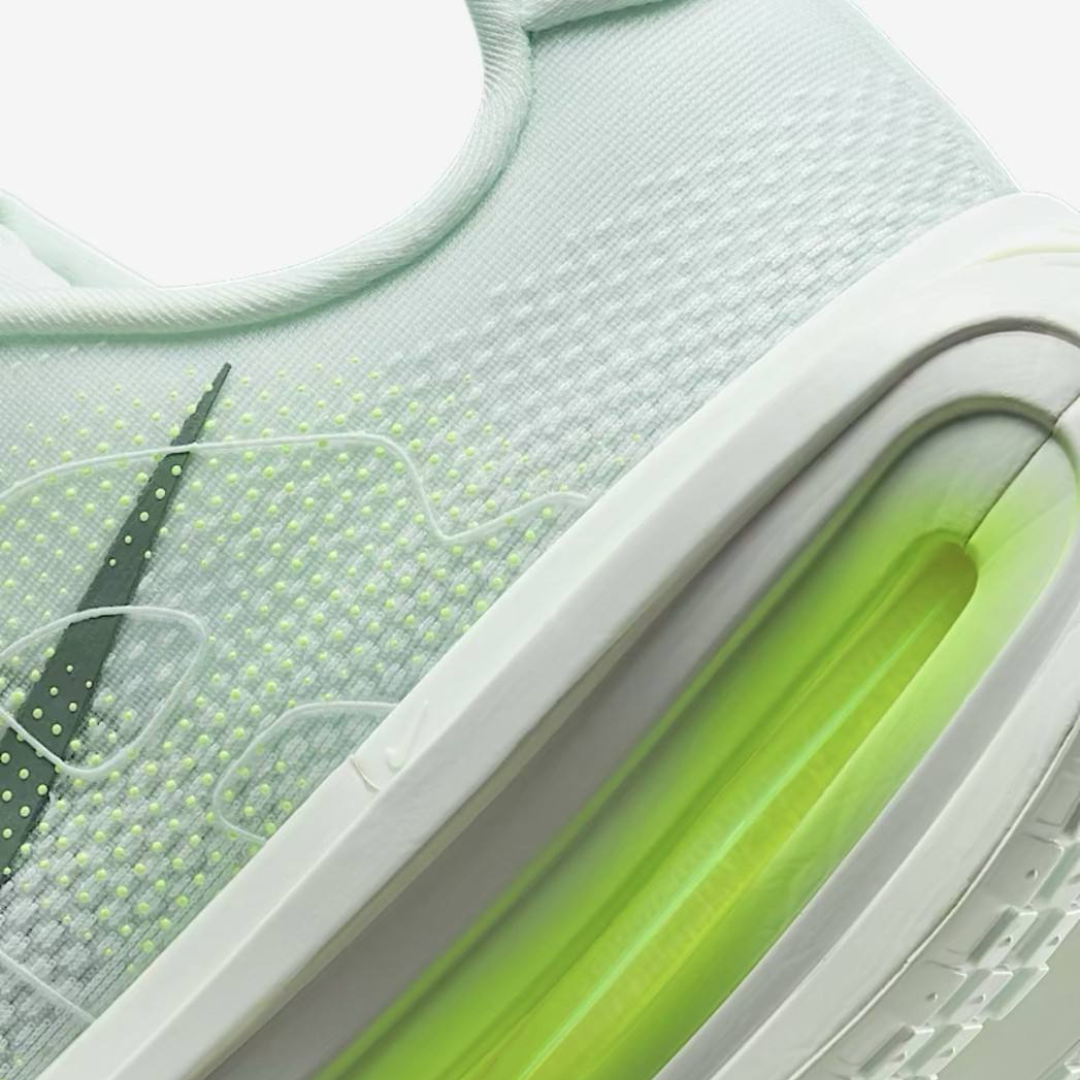 Nike Vomero Premium™ – White Glow et Green Strike