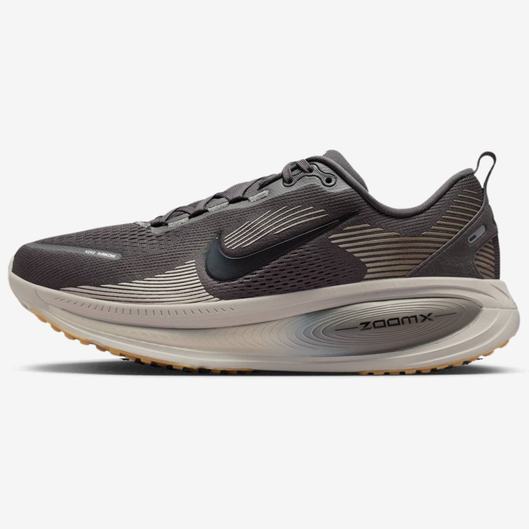 Nike Vomero 18™ – Dark Steel/Desert Sand