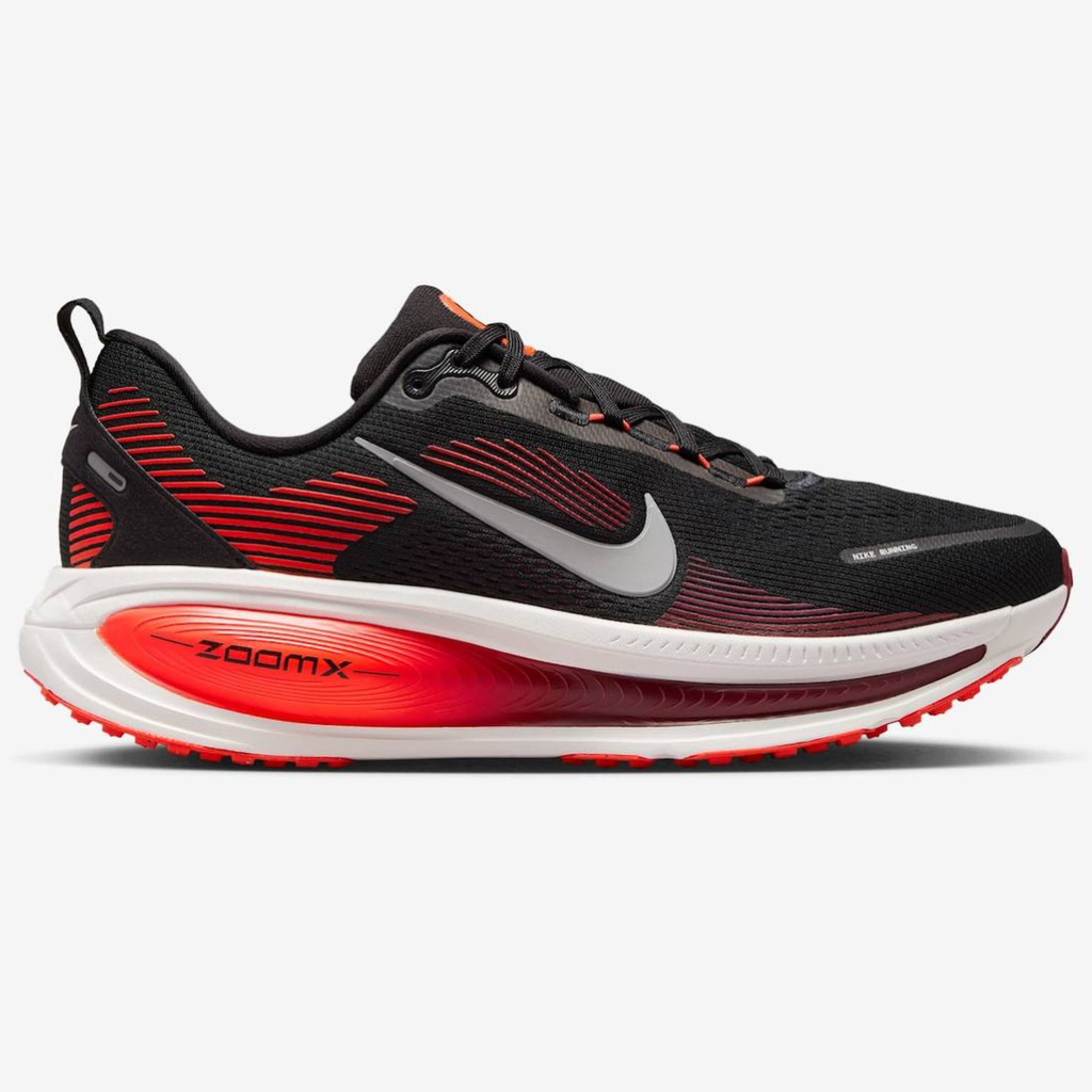 Nike Vomero 18™ – Black Shadow/Crimson Rush