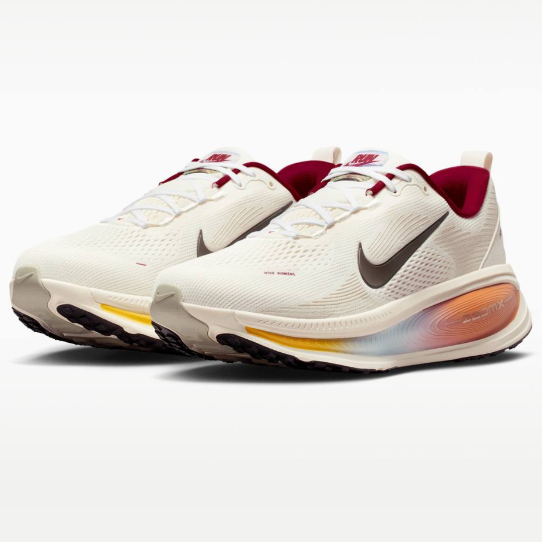 Nike Vomero 18™ – Blanc Luminescent/Rouge Bordeaux Cramoisi