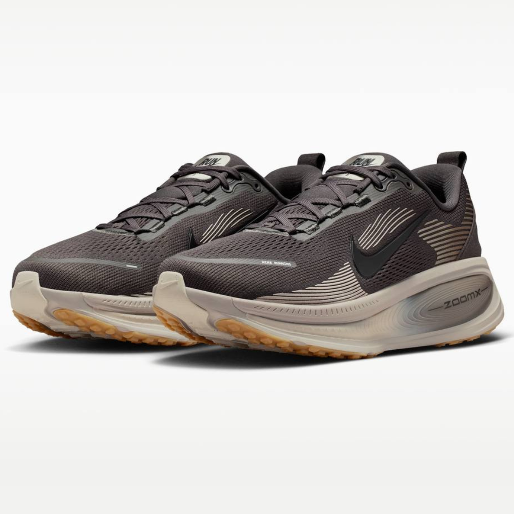 Nike Vomero 18™ – Dark Steel/Desert Sand