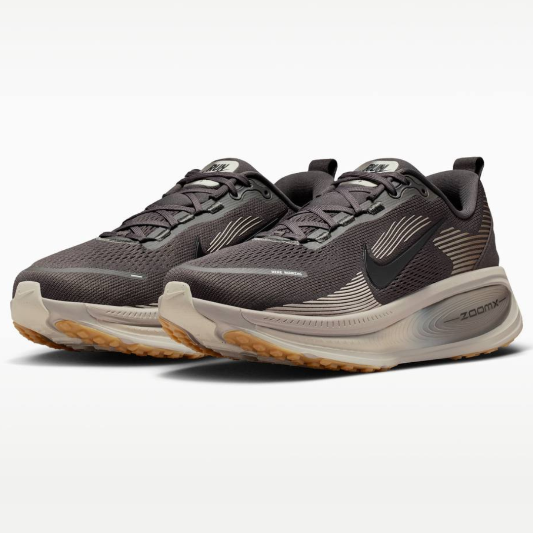 Nike Vomero 18™ – Dark Steel/Desert Sand