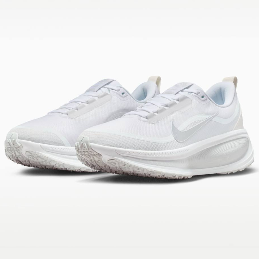 Nike Vomero 18™ – White Glow avec Metallic Grey