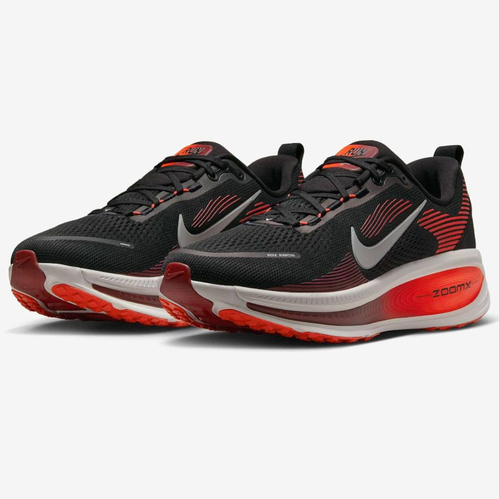 Nike Vomero 18™ – Black Shadow/Crimson Rush
