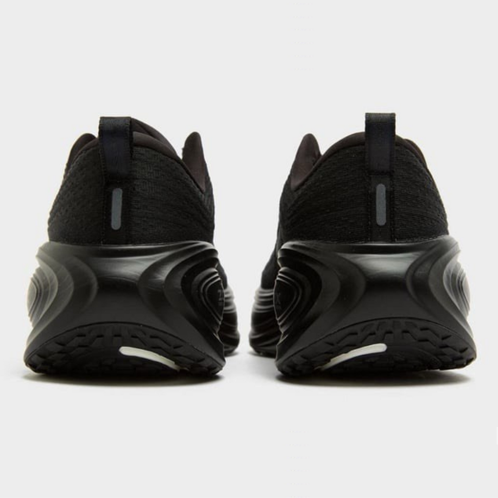 Nike Vomero Plus™ – Édition Triple Black