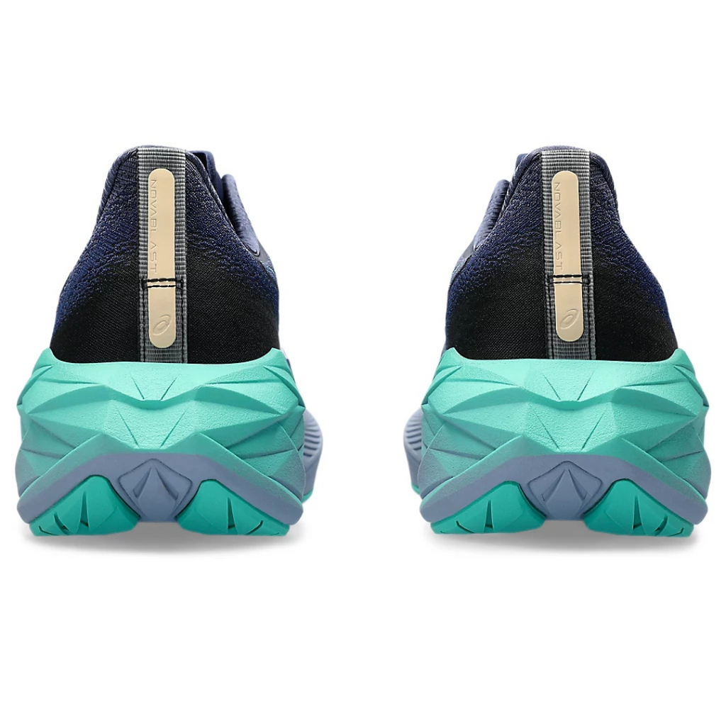 Asics Novablast 4™ – Bleu marine avec vert et bleu