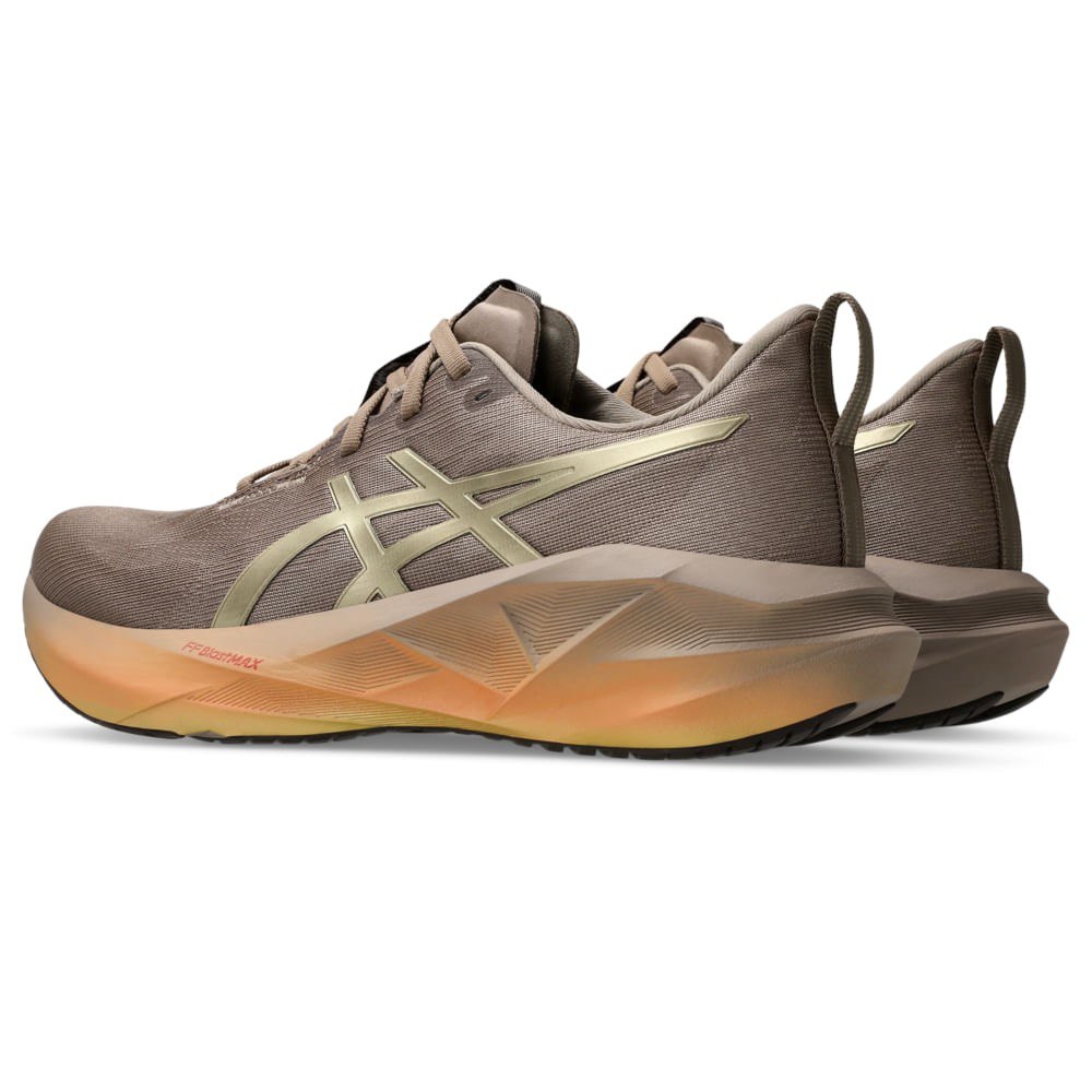 Asics Novablast 5 Luxe™ – Dor et Marron