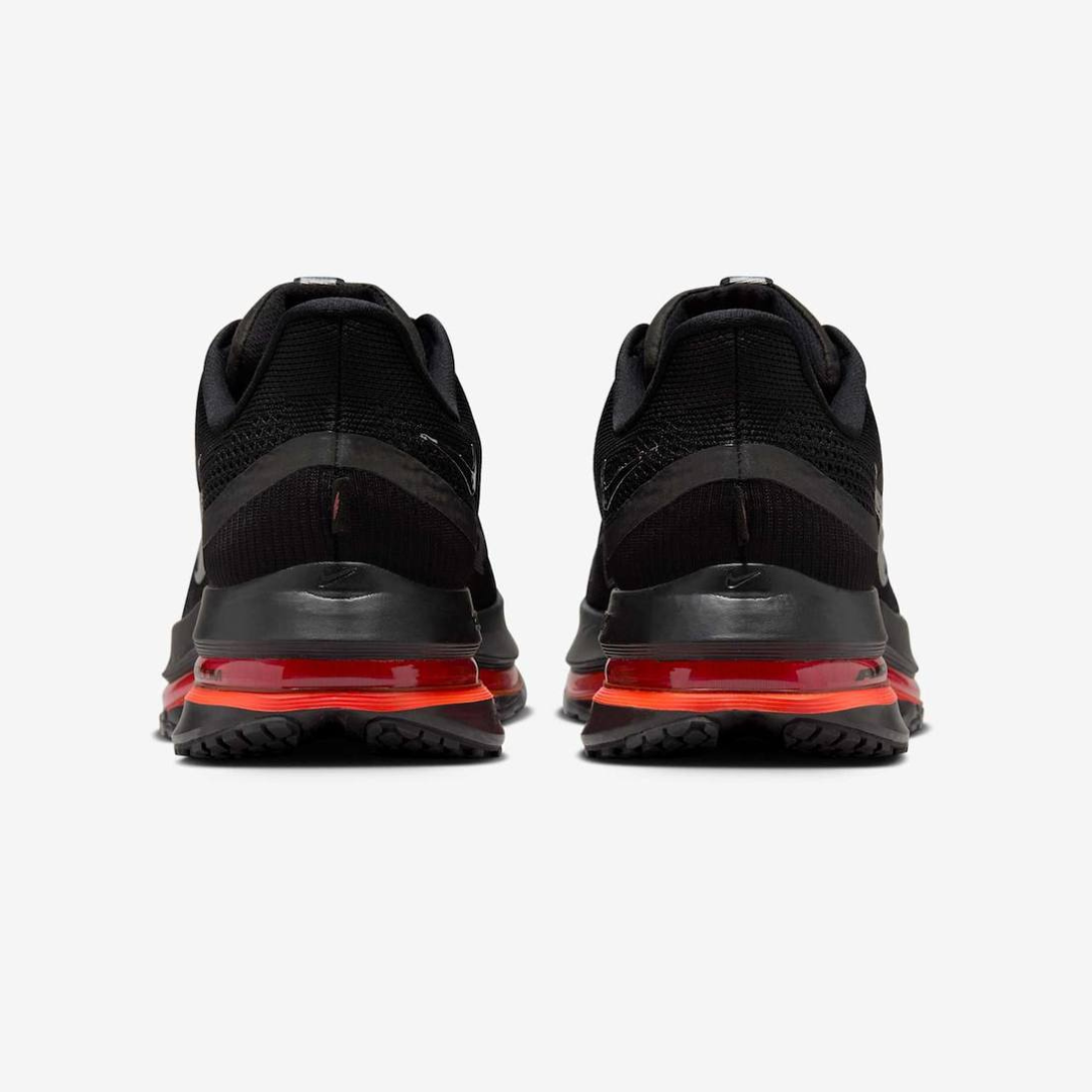 Nike Air Zoom Pegasus Premium™ – Black Shadow avec Crimson Rush
