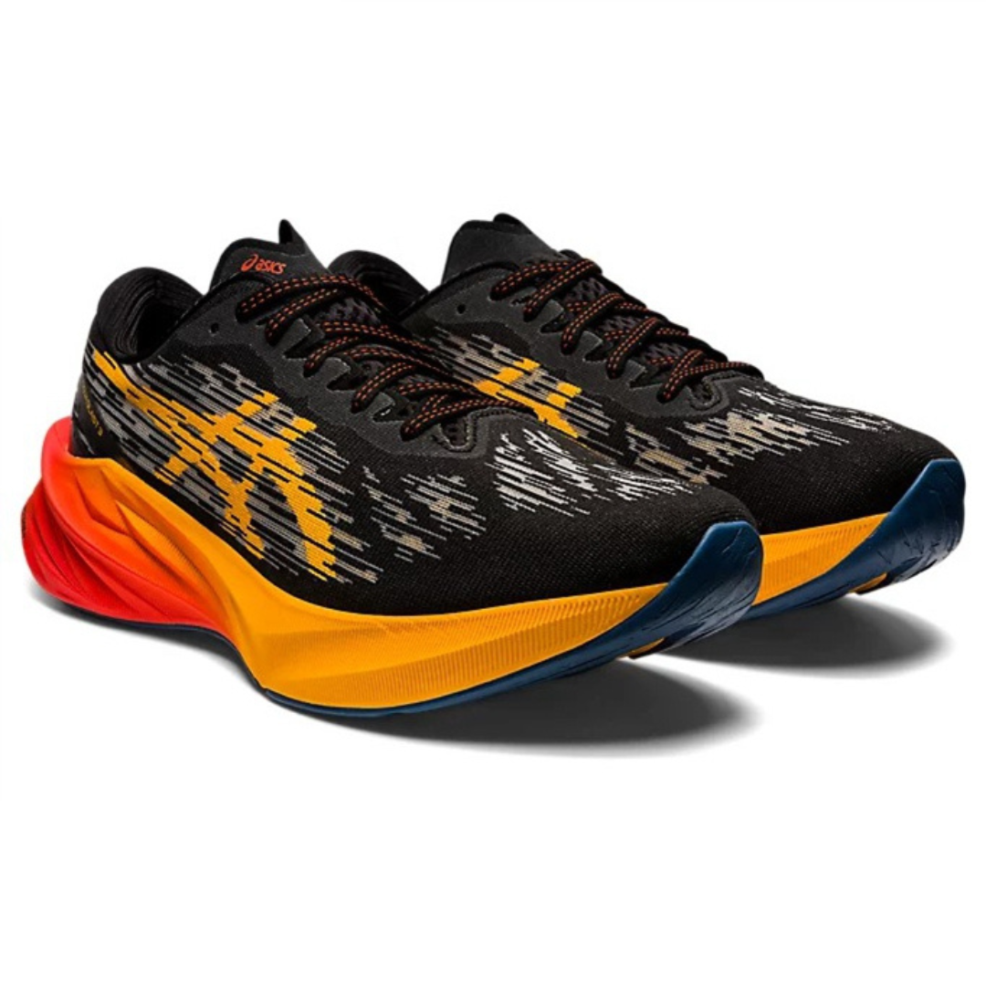 Asics Novablast 3™ – Noir avec Rouge et Orange