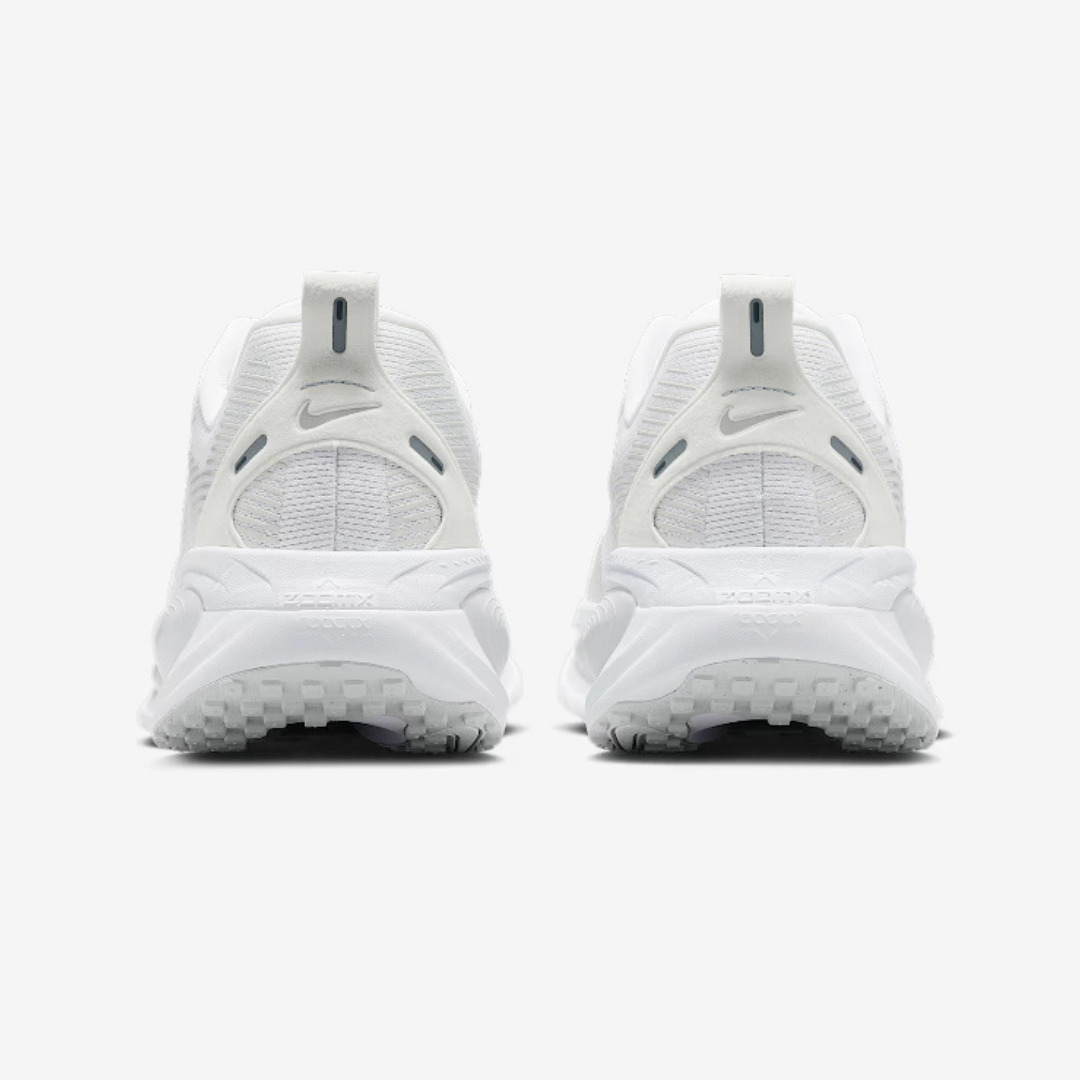 Nike Vomero 18™ – Édition Triple White