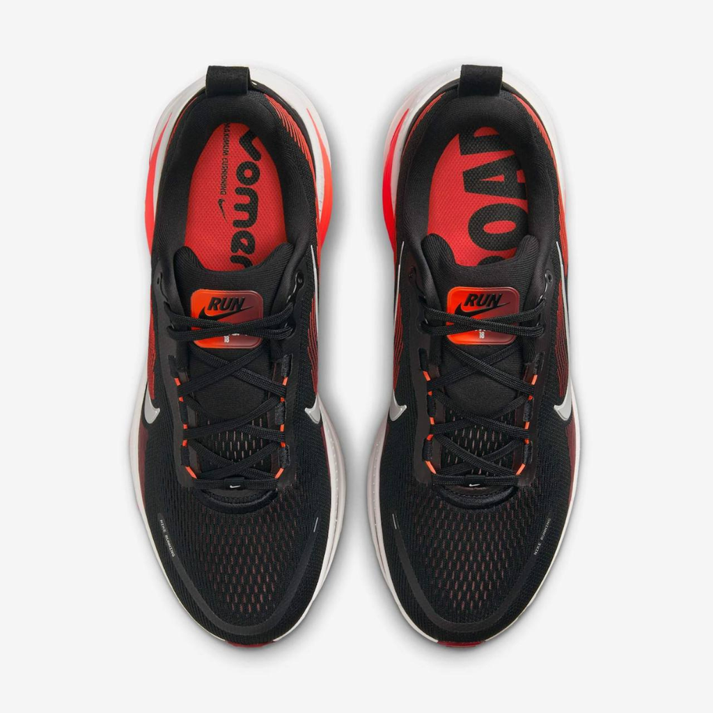 Nike Vomero 18™ – Black Shadow/Crimson Rush