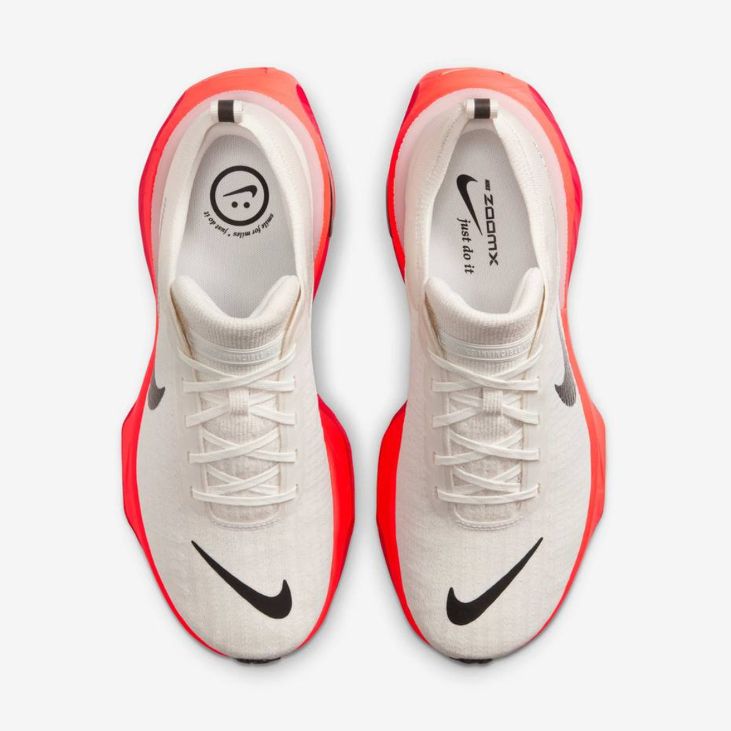Nike ZoomX Invincible Run 3™ – Blanc Charge avec Cramoisi Néon