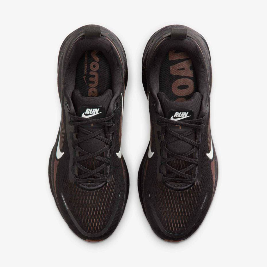 Nike Vomero 18™ – Noir Shadow avec Terre Marron