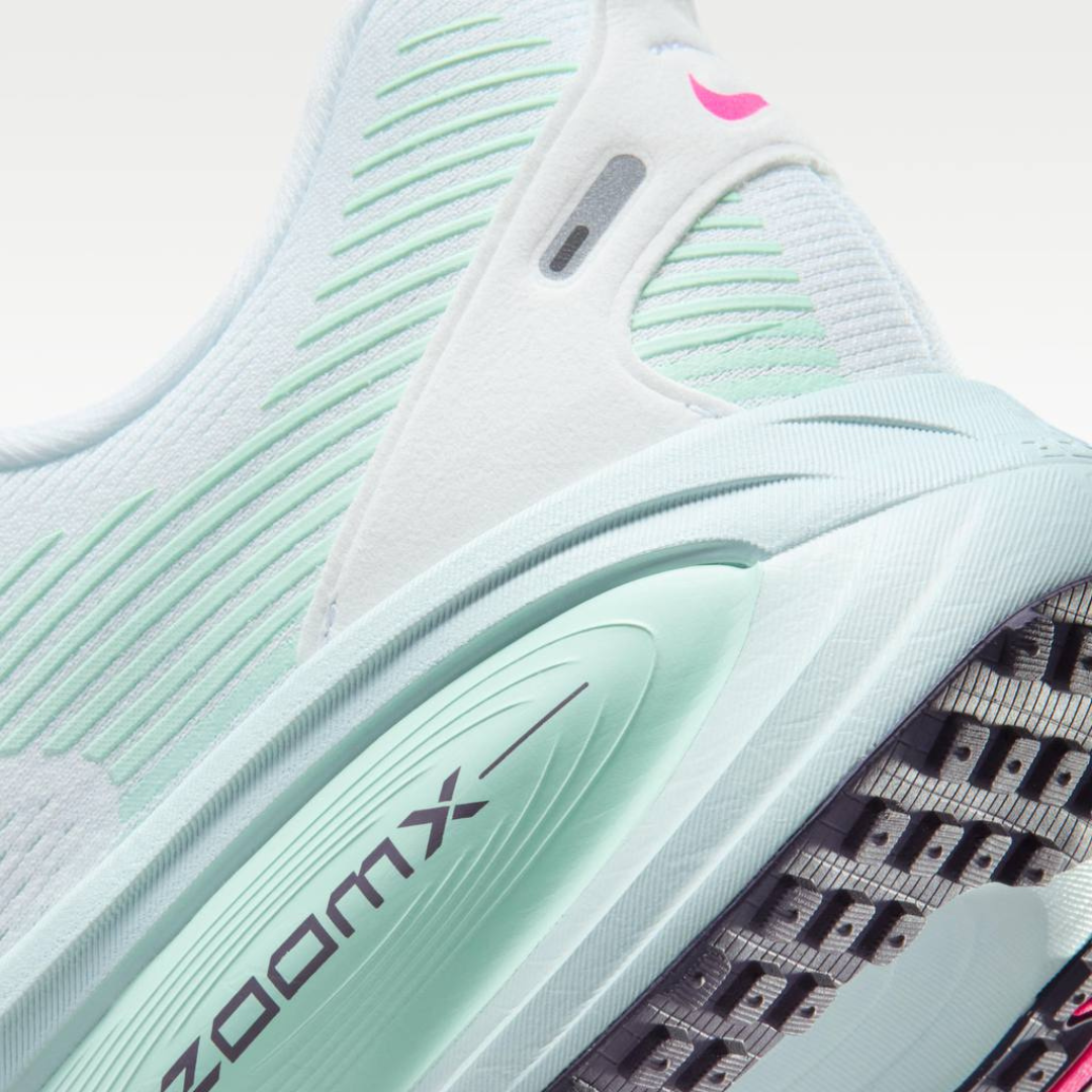 Nike Vomero 18™ – Bleu Glacial avec Rose Pulse