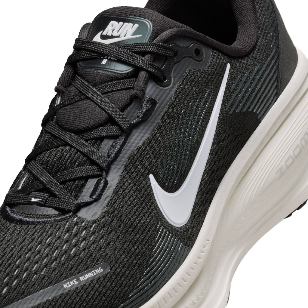 Nike Vomero 18™ – Black Shadow avec White Cloud