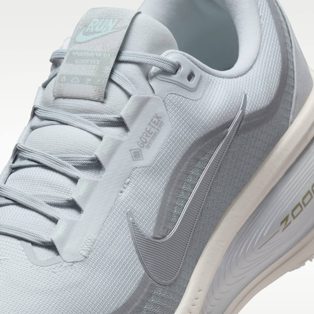Nike Vomero 18™ – Édition Gris Métallisé