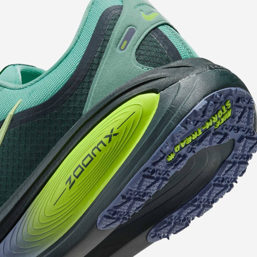Nike Vomero 18™ – Vert foncé avec Volt Surge