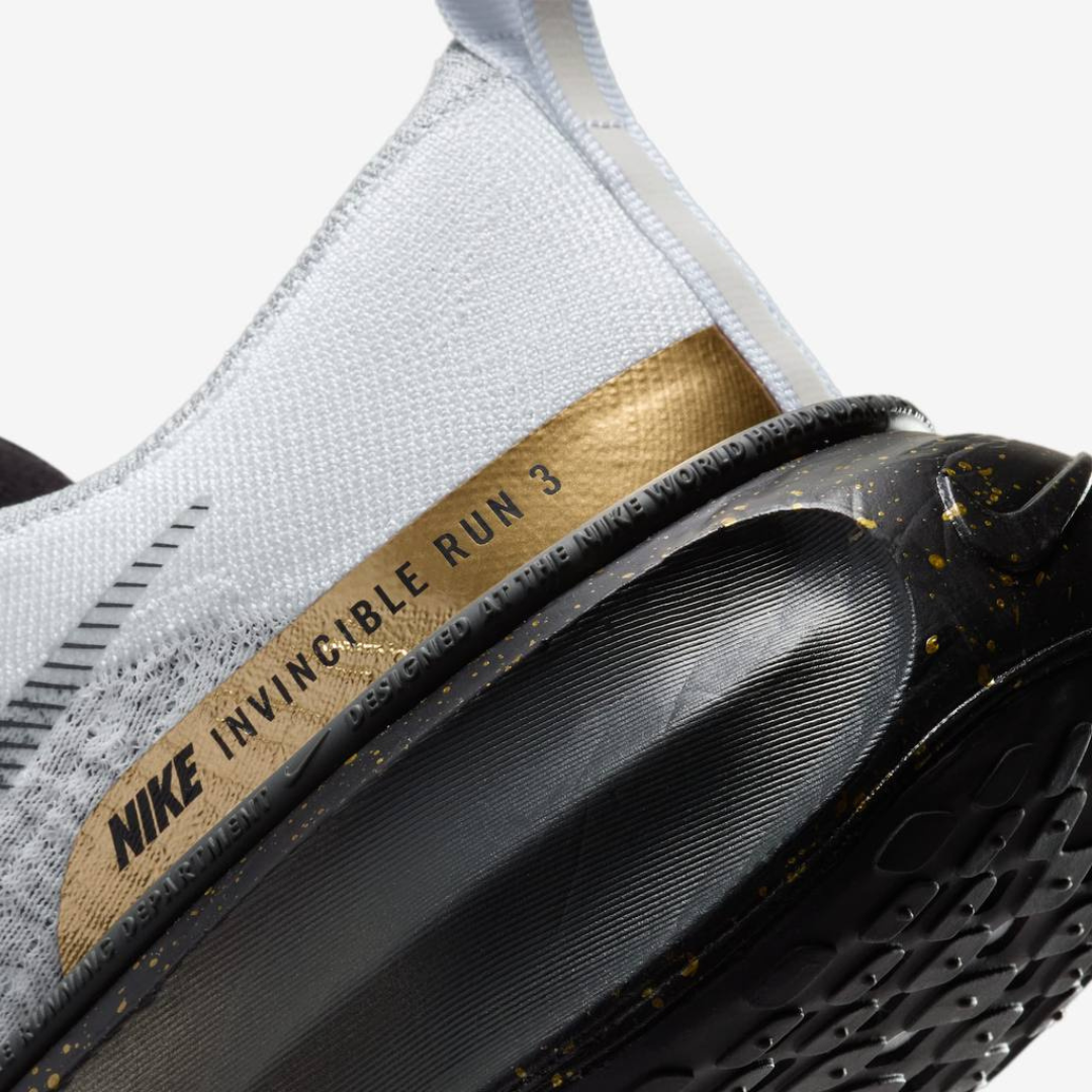 Nike ZoomX Invincible Run 3™ – Gris Acier/Or Noir