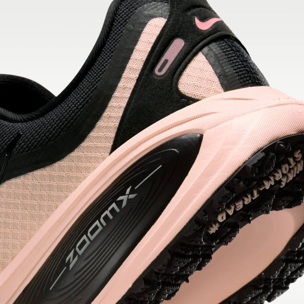 Nike Vomero 18™ – Black Shadow/Rose doux