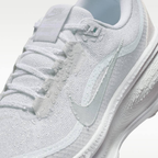 Nike Vomero 18™ – White Glow avec Metallic Grey