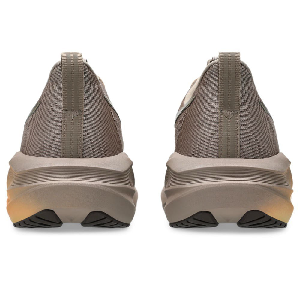 Asics Novablast 5 Luxe™ – Dor et Marron