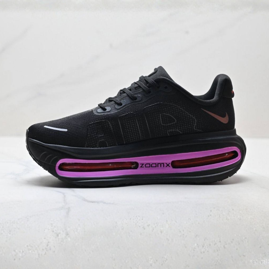 Nike Vomero Premium™ – Noir Shadow c/ Violet Pulse