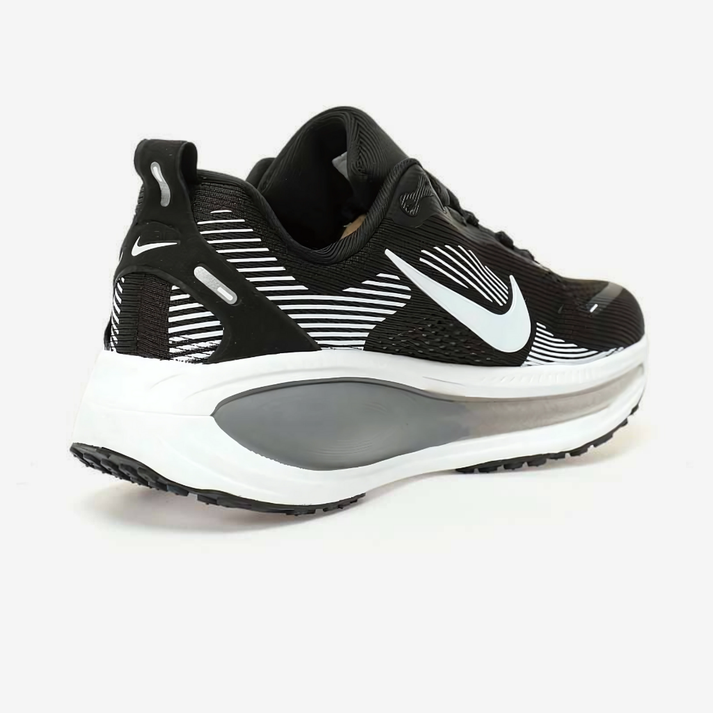 Nike Vomero 18™ – Black Shadow avec White Mist & Steel Grey