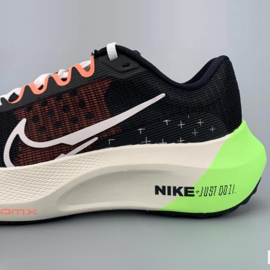 Nike Air Zoom Fly 5™ – Black Shadow et Green Strike