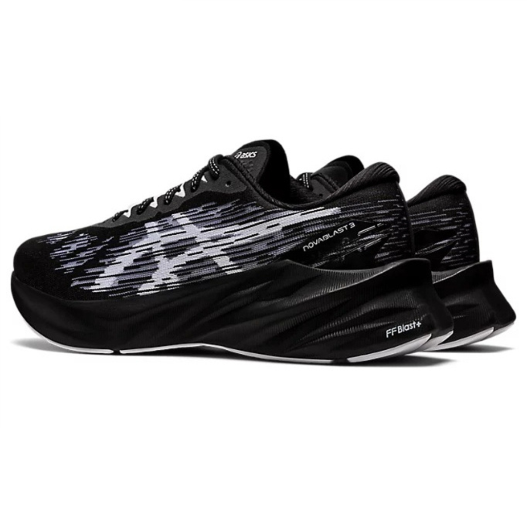 Asics Novablast 3™ – Noir avec Blanc