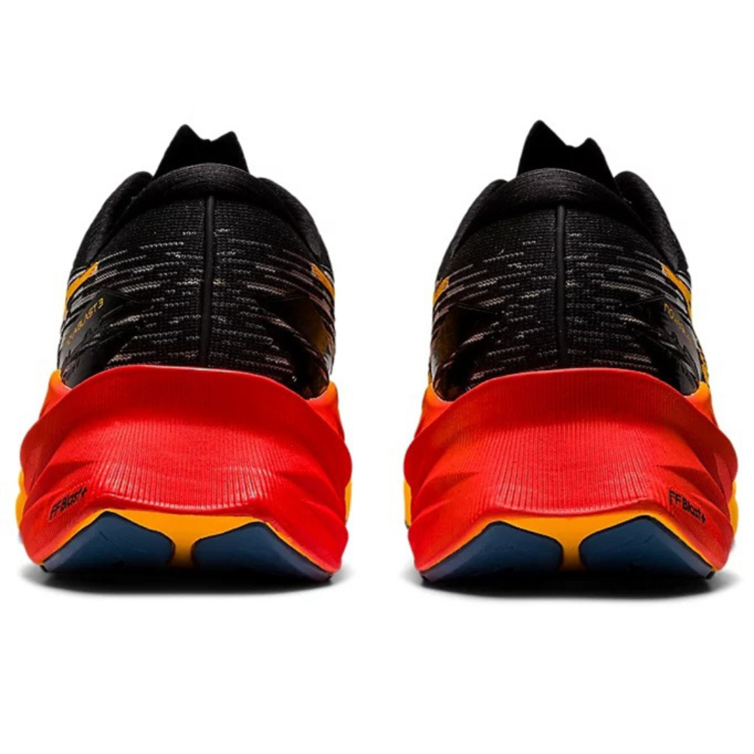 Asics Novablast 3™ – Noir avec Rouge et Orange