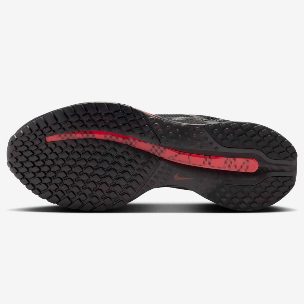 Nike Air Zoom Pegasus Premium™ – Black Shadow avec Crimson Rush