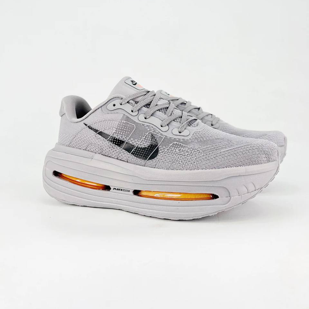 Nike Vomero Premium™ – Gris Acier avec Orange Couché de soleil