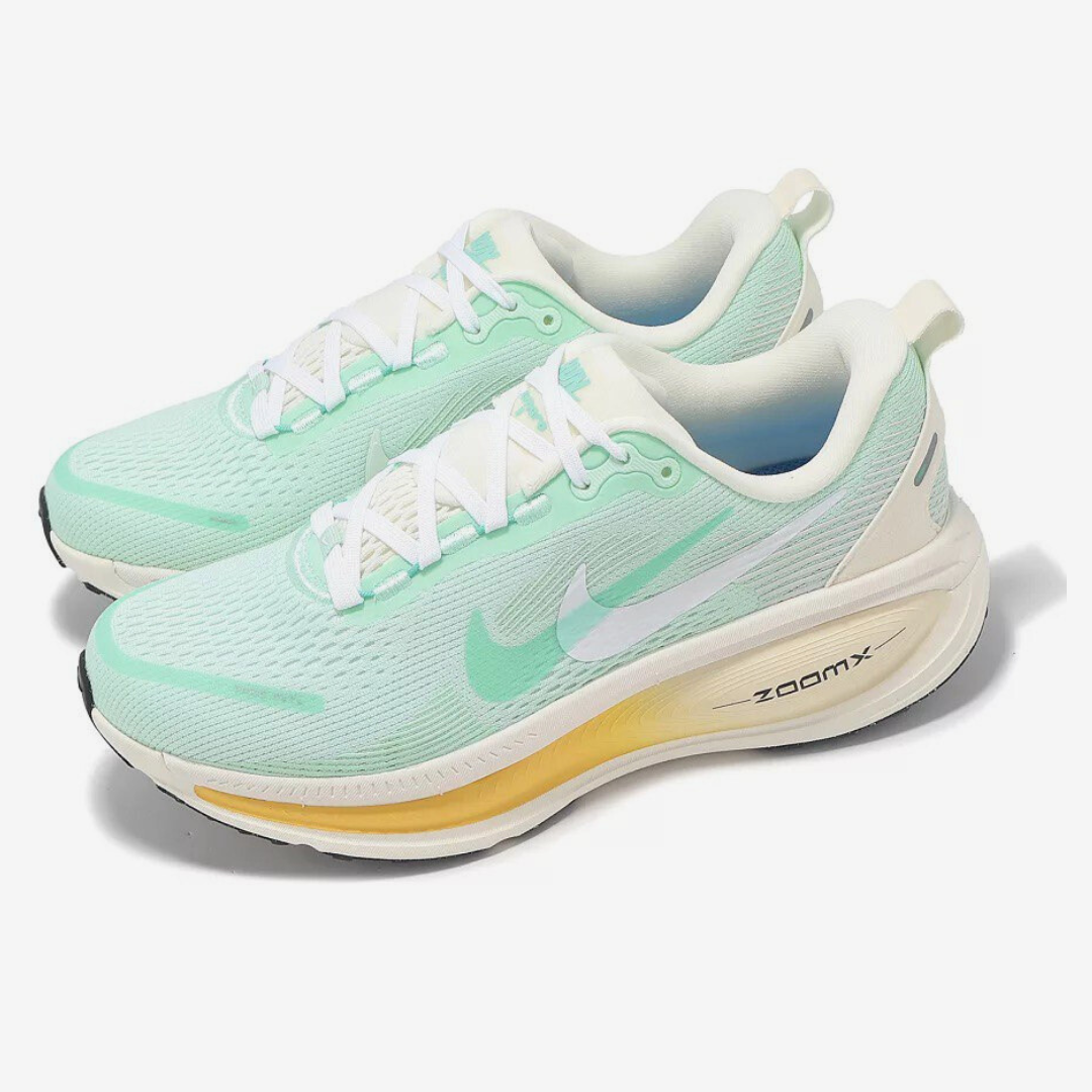 Nike Vomero 18™ – Flash Aqua avec Desert Sand