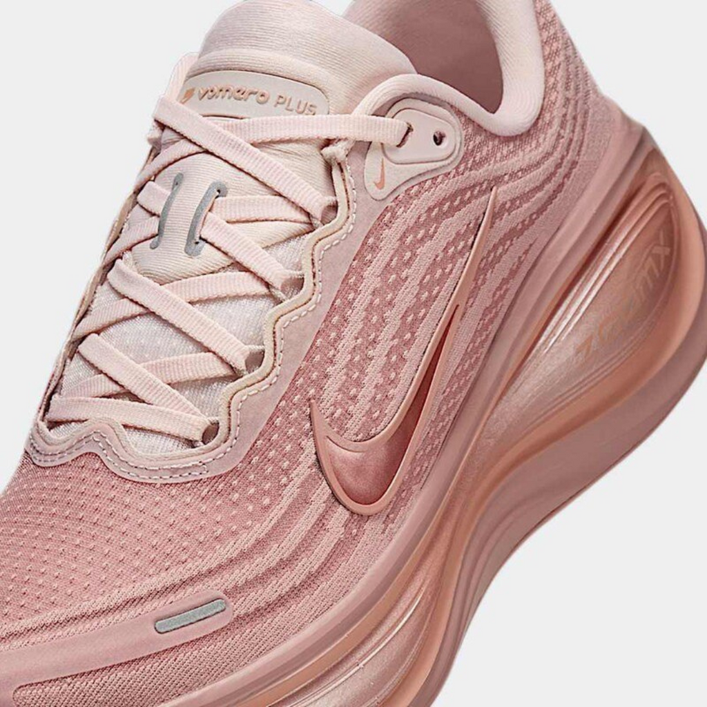 Nike Vomero Plus™ – Édition Rose Pulse