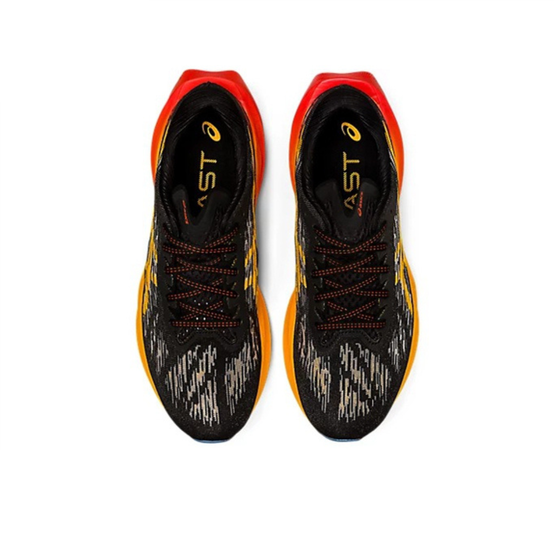 Asics Novablast 3™ – Noir avec Rouge et Orange