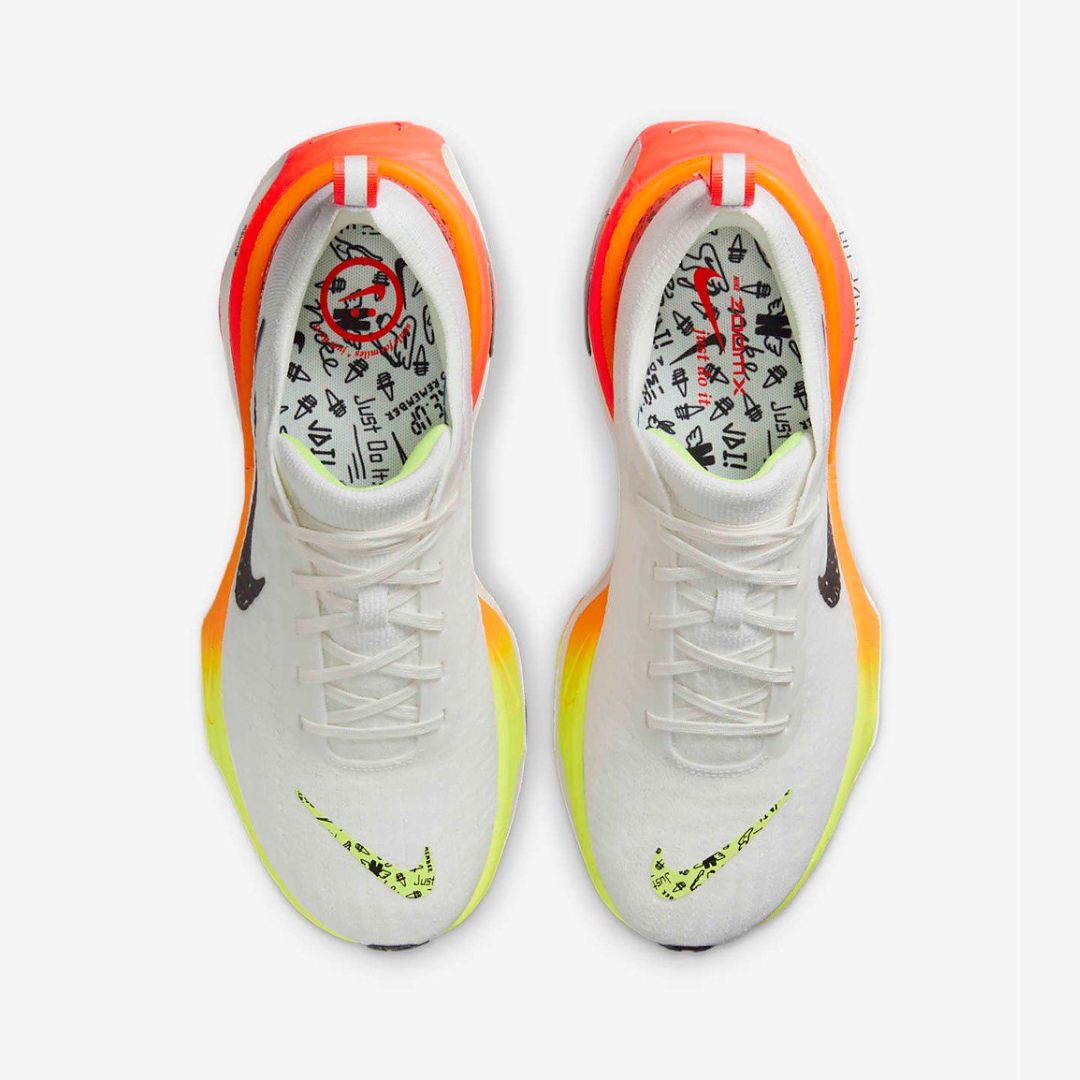 Nike ZoomX Invincible Run 3™ – Blanc luminescent avec Carmin vif