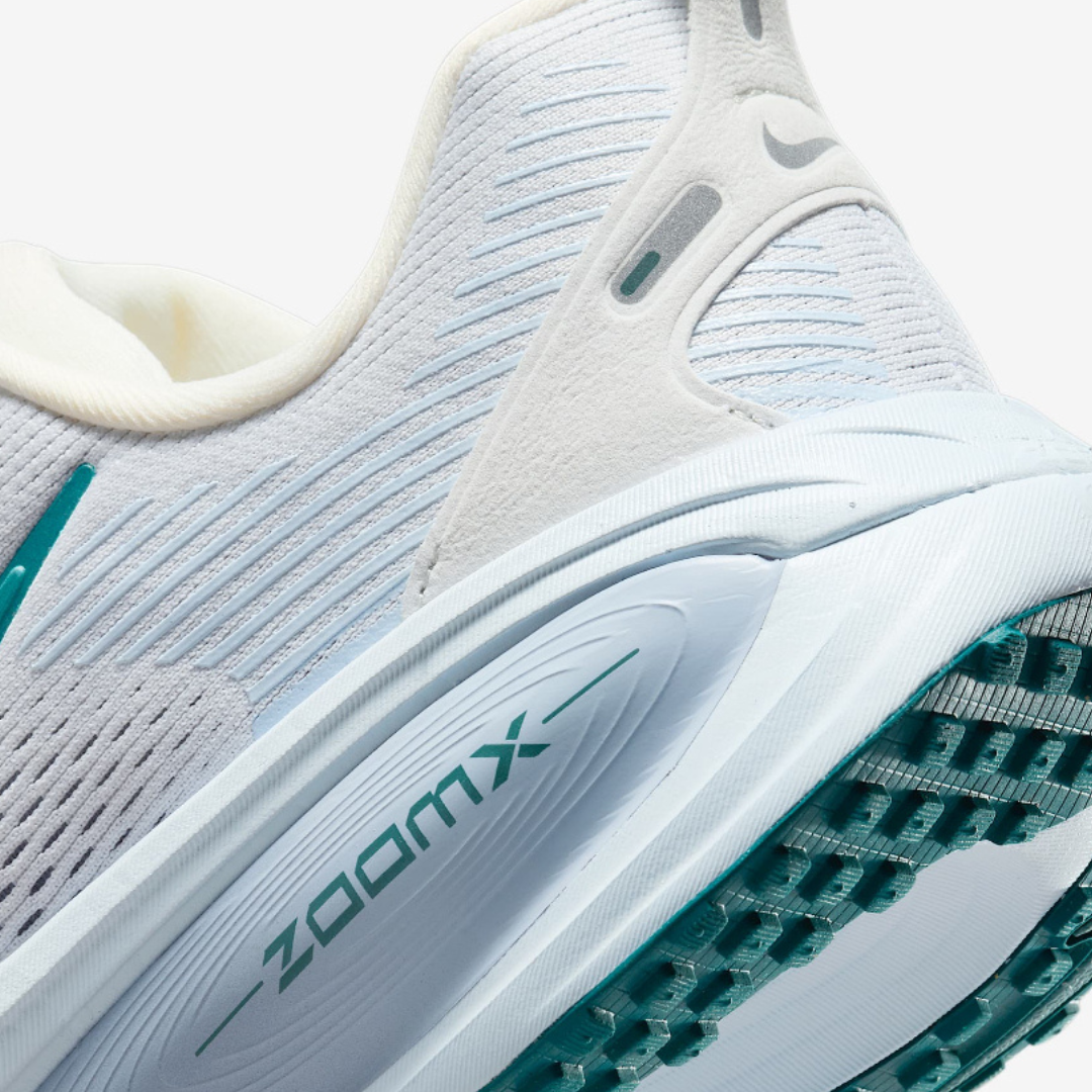 Nike Vomero 18™ – White Glow w/ Green Strike