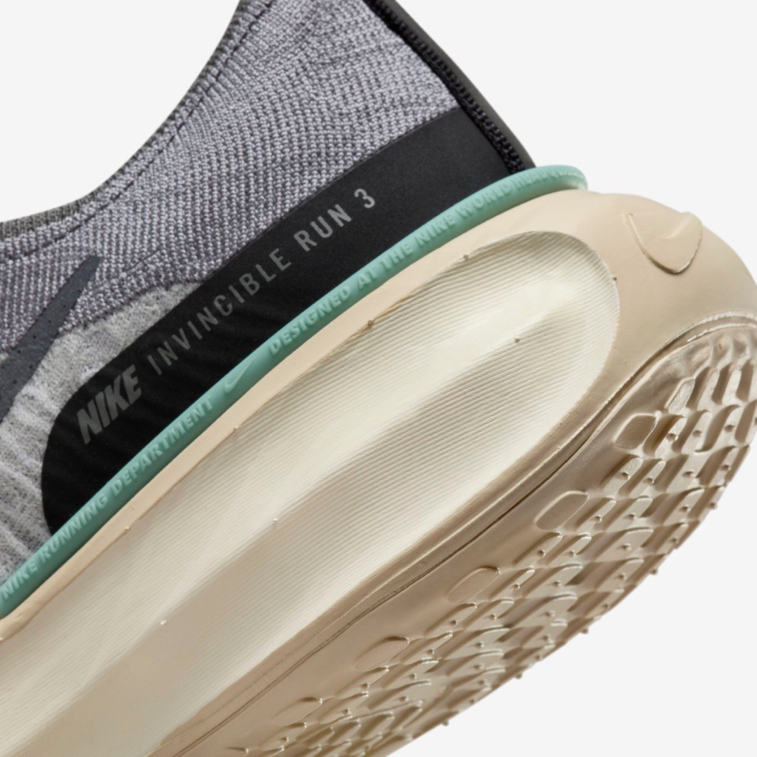 Nike ZoomX Invincible Run 3™ – Gris Acier/Ombre Noire