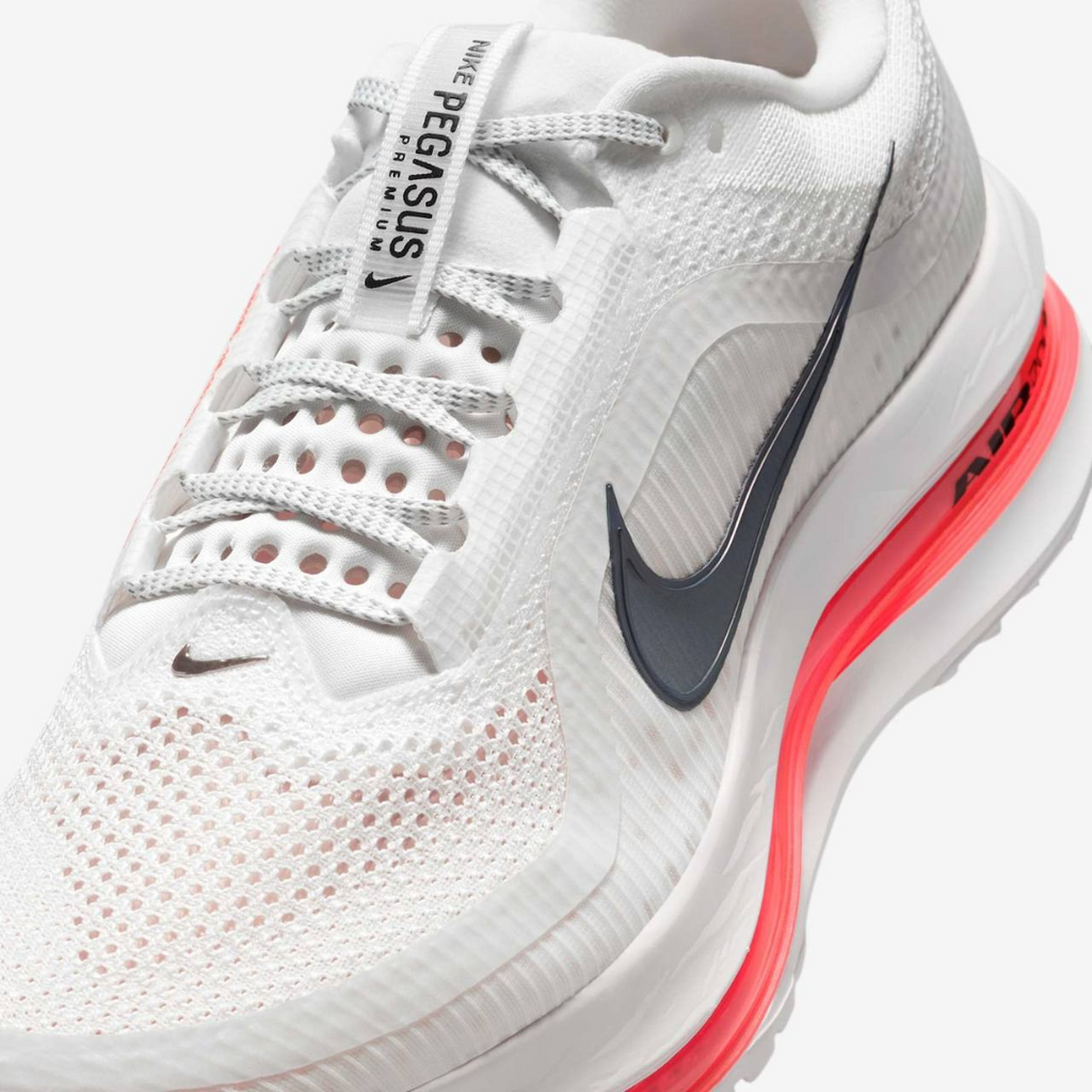 Nike Air Zoom Pegasus Premium™ – White Charge et Crimson Rush