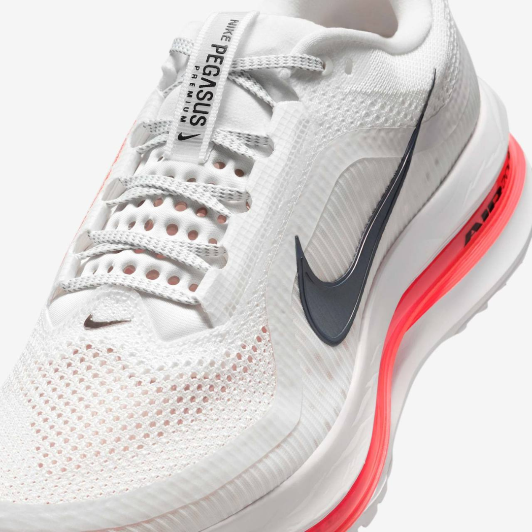 Nike Air Zoom Pegasus Premium™ – White Charge et Crimson Rush