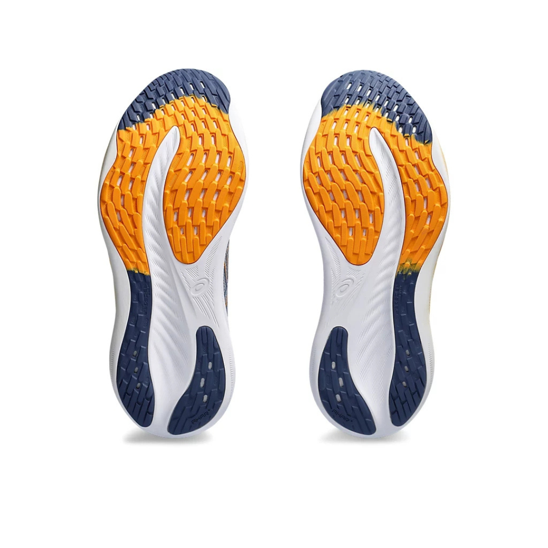 Asics Gel-Nimbus 26™ – Gris et bleu marine avec blanc et orange