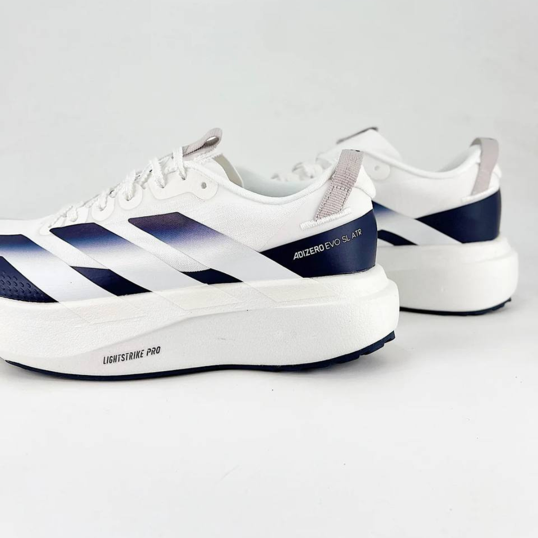 Adidas Adizero EVO SL ATR™ – Blanc et bleu marine