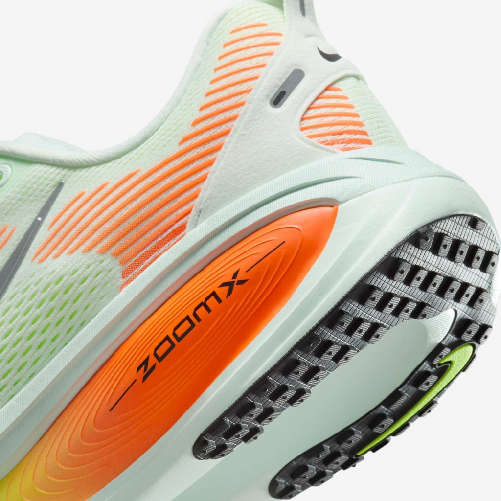 Nike Vomero 18™ – Vert vif avec Orange coucher de soleil