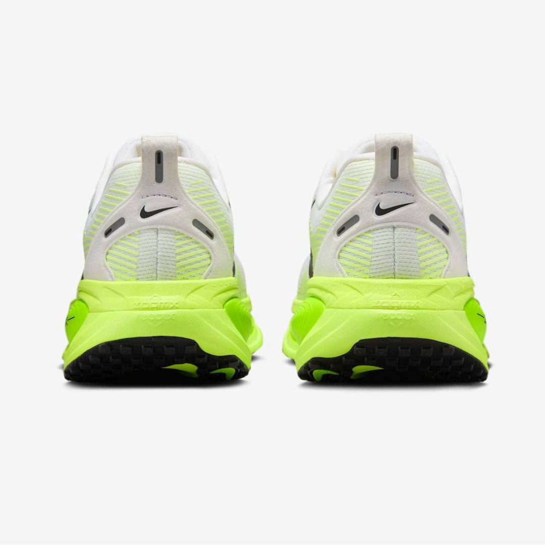 Nike Vomero 18™ – White Glow c/ Green Strike