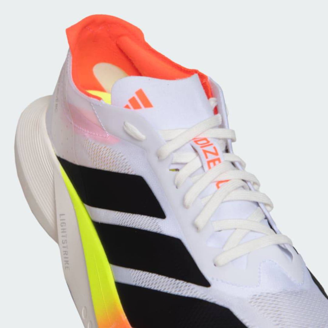 Adidas Adizero Drive RC™ – Cloud White avec Core Black et Solar Red