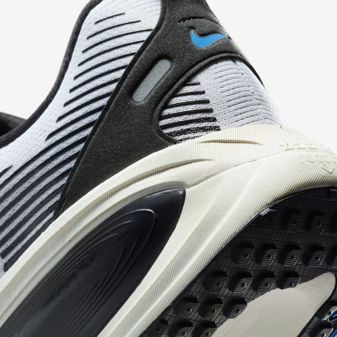 Nike Vomero 18™ – White Glow avec Photo Blue