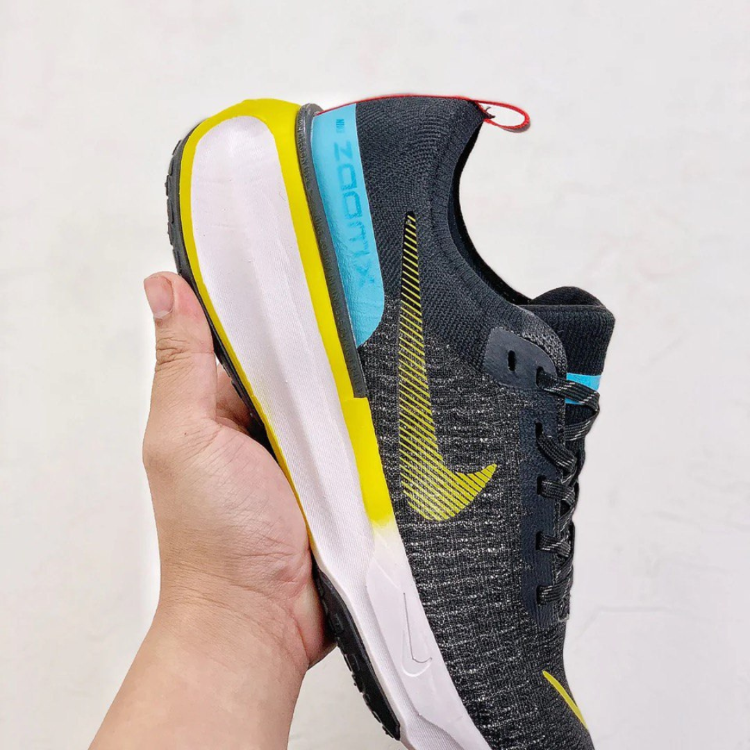 Nike ZoomX Invincible Run 3™ – Noir Core avec Bleu Baltique et Jaune Volt